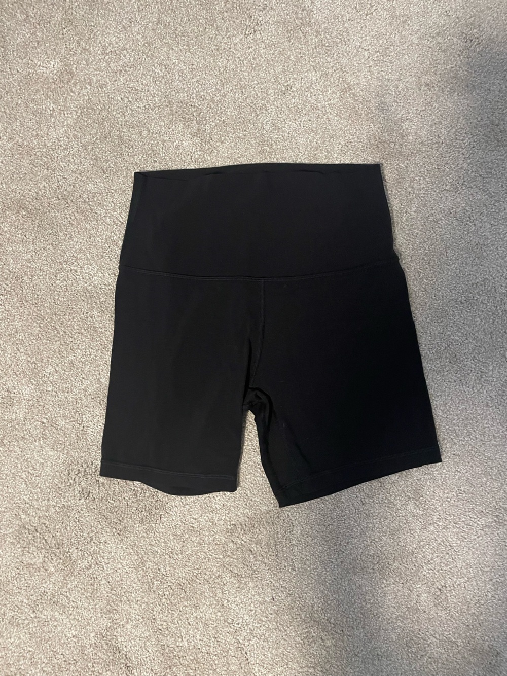 Lululemon women’s black biker shorts size 4